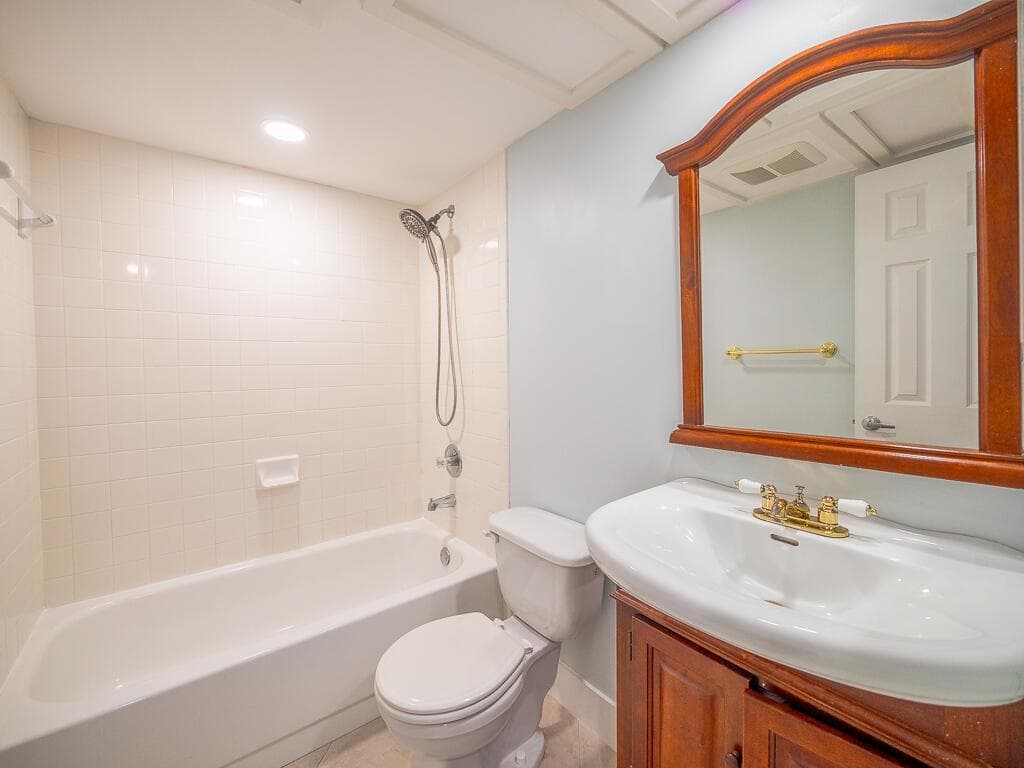 1020 Lake Shore Drive 202 photo 21