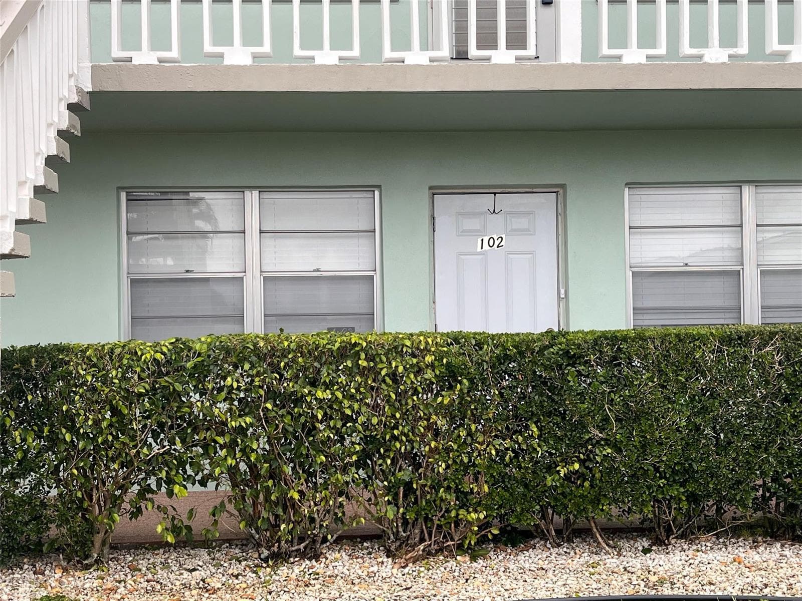 102 Somerset F 102 photo 2