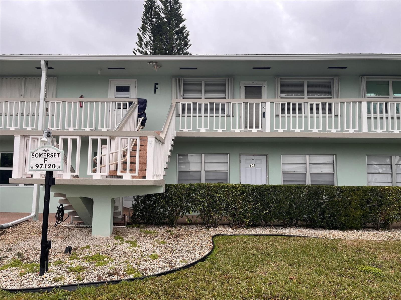 102 Somerset F 102 photo 1