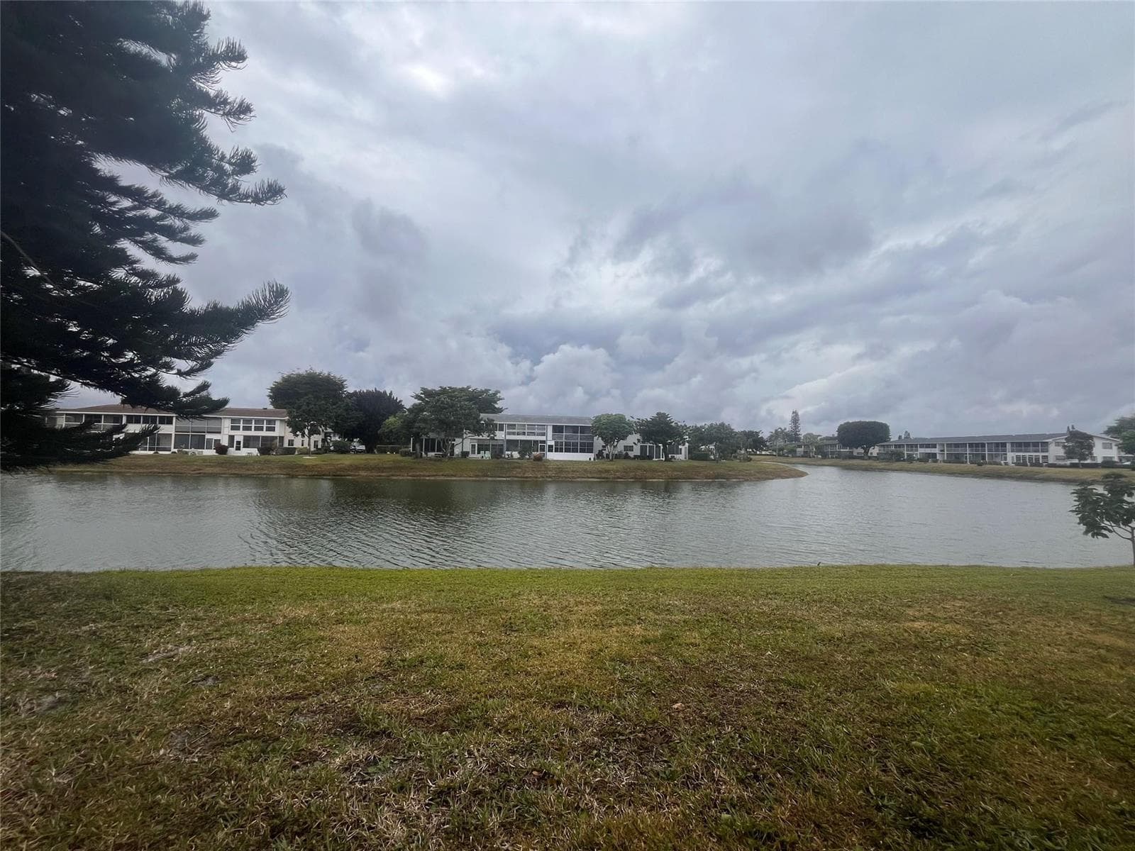 102 Somerset F 102 photo 4