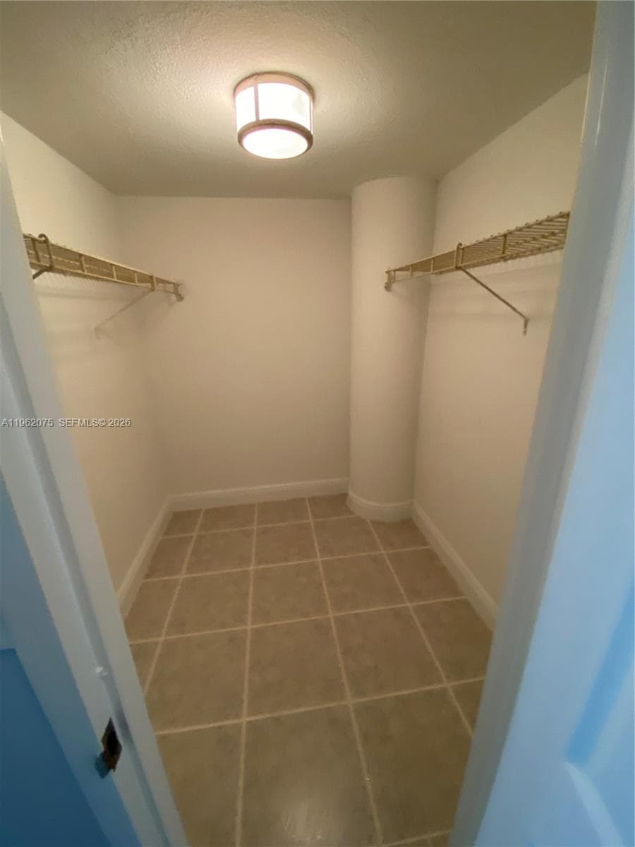 3725 S Ocean Dr 607 photo 7