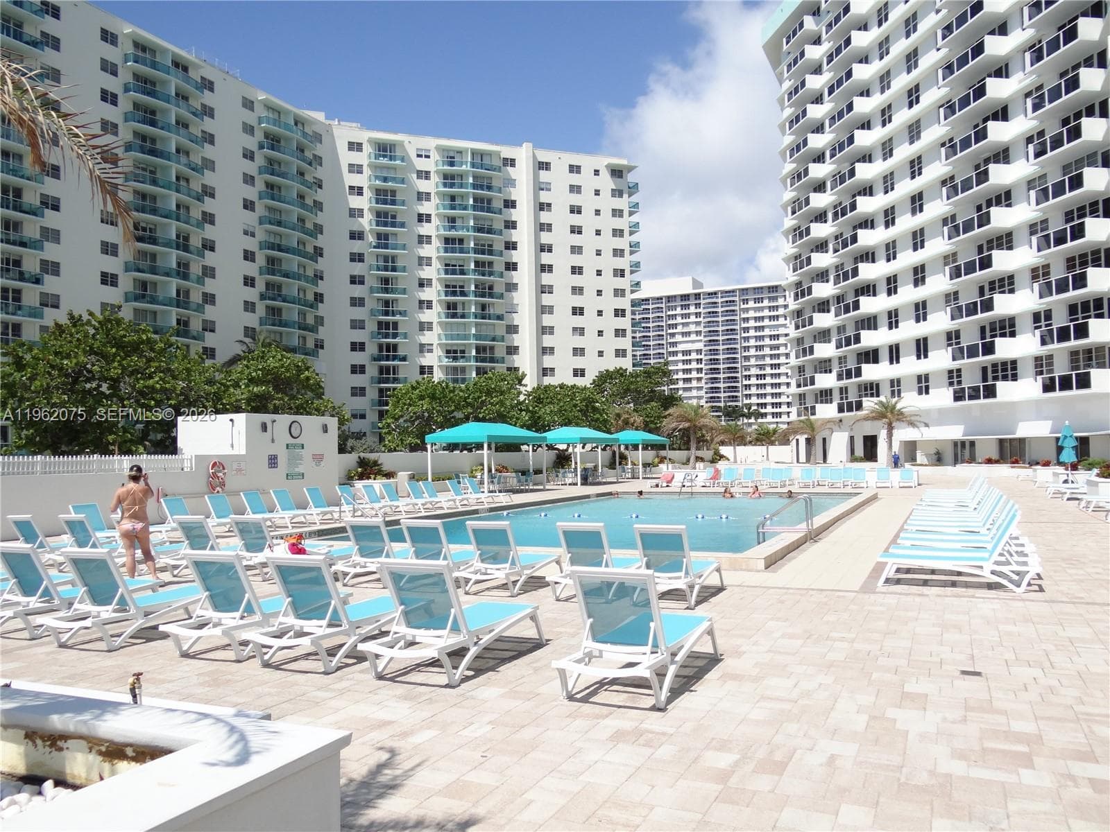 3725 S Ocean Dr 607 photo 1