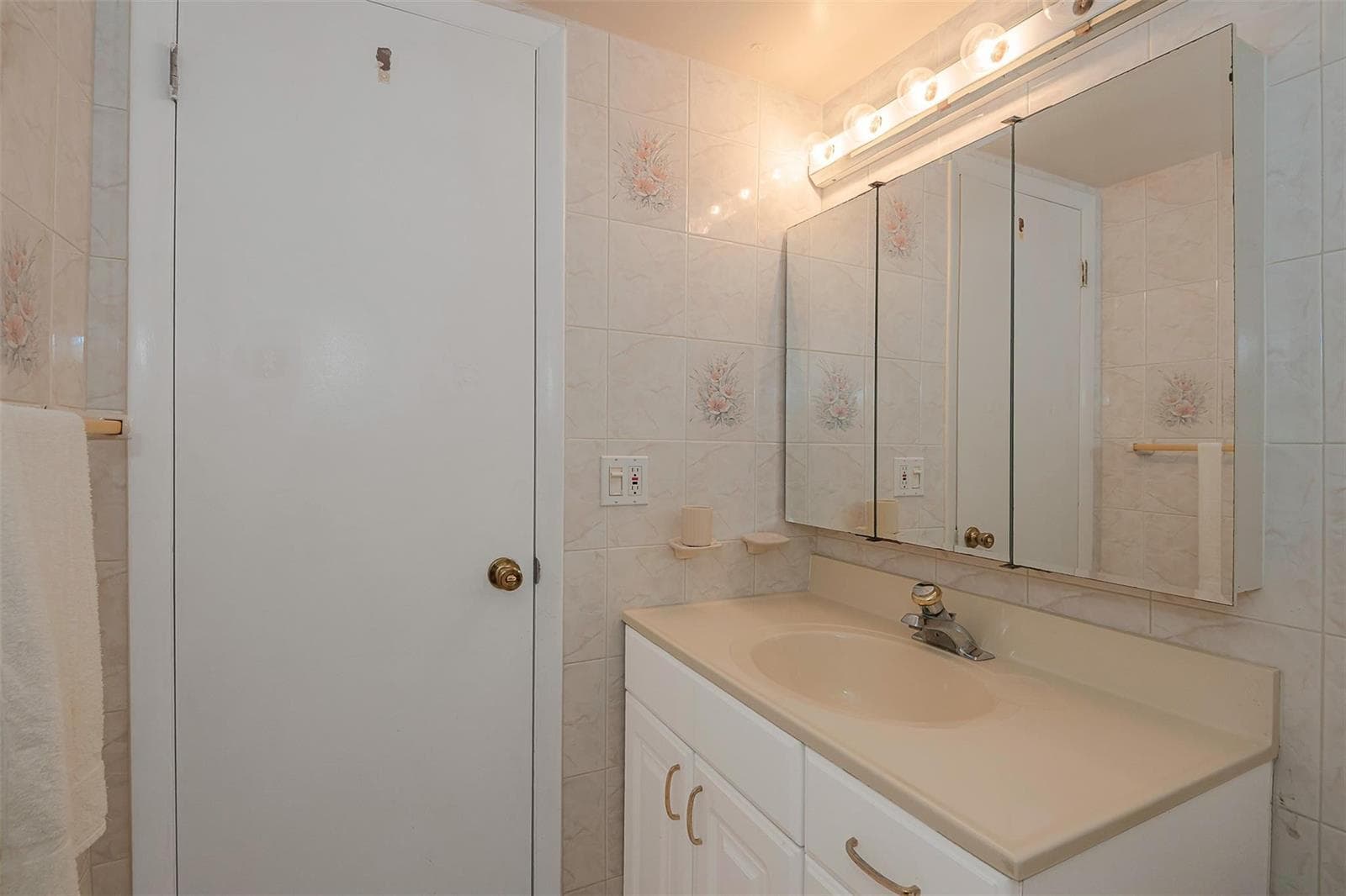 1891 S Ocean Drive 207 photo 23
