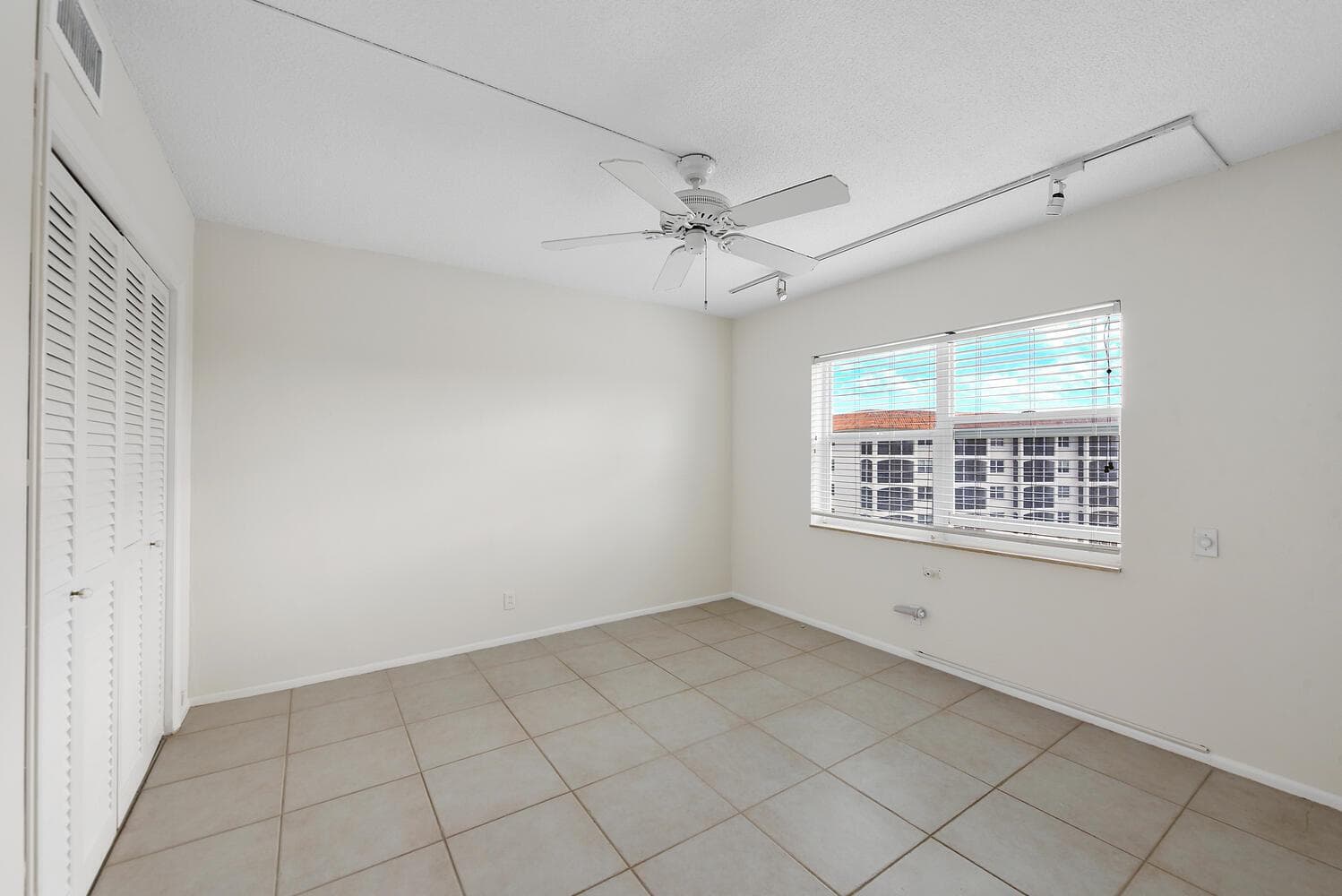 2871 N Ocean Boulevard F429 photo 14