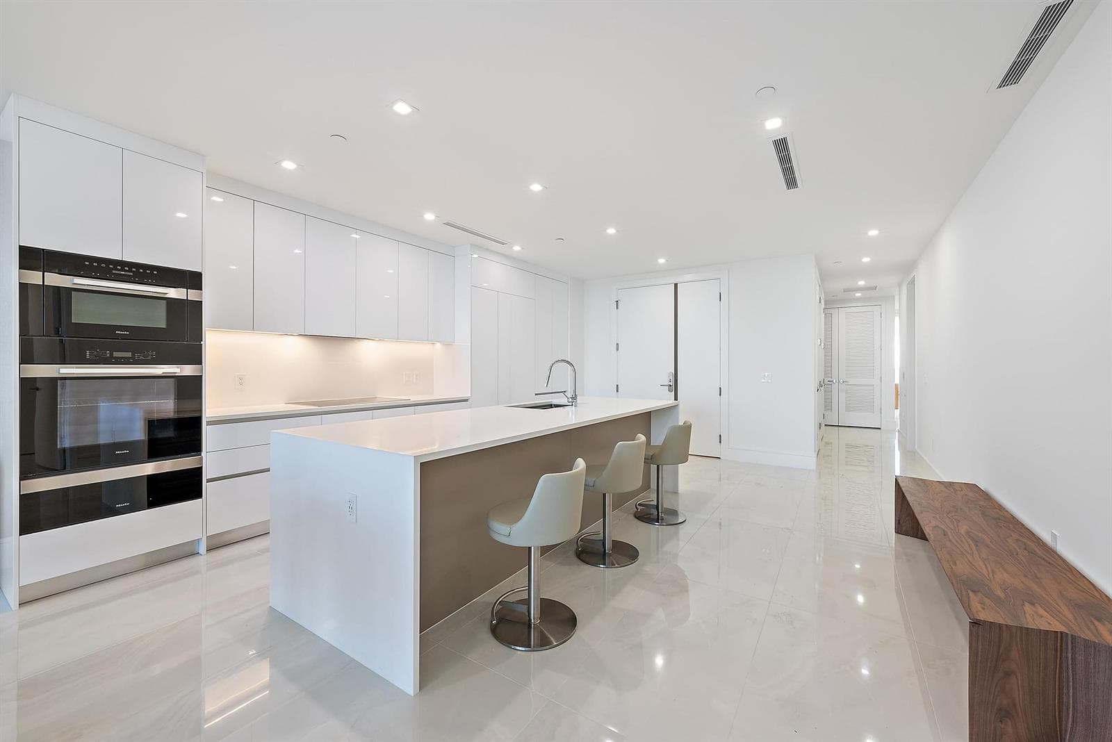 220 Lake Shore Drive 1008 photo 6