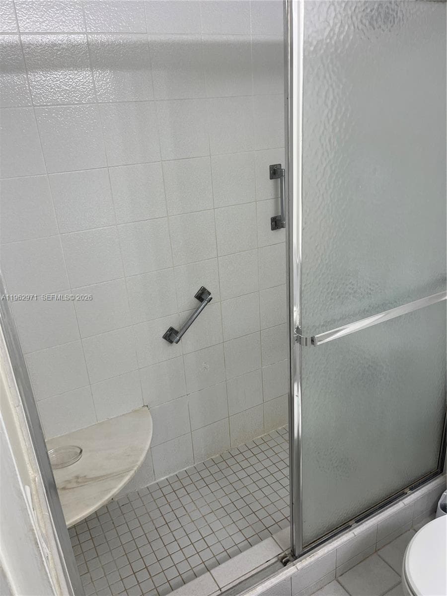 1405 photo 13