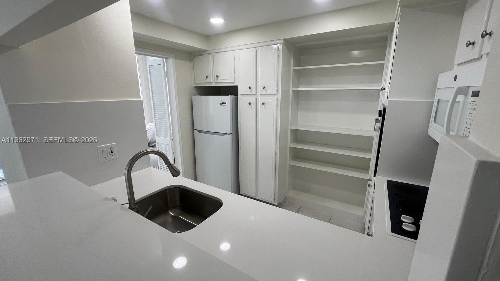 1405 photo 7