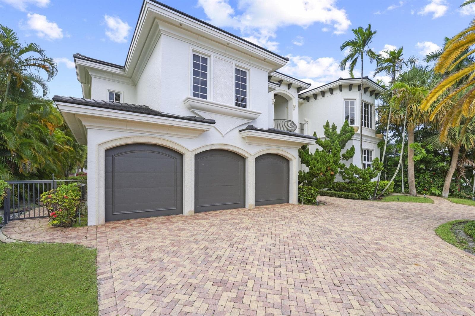 501 Golden Harbour Drive photo 4