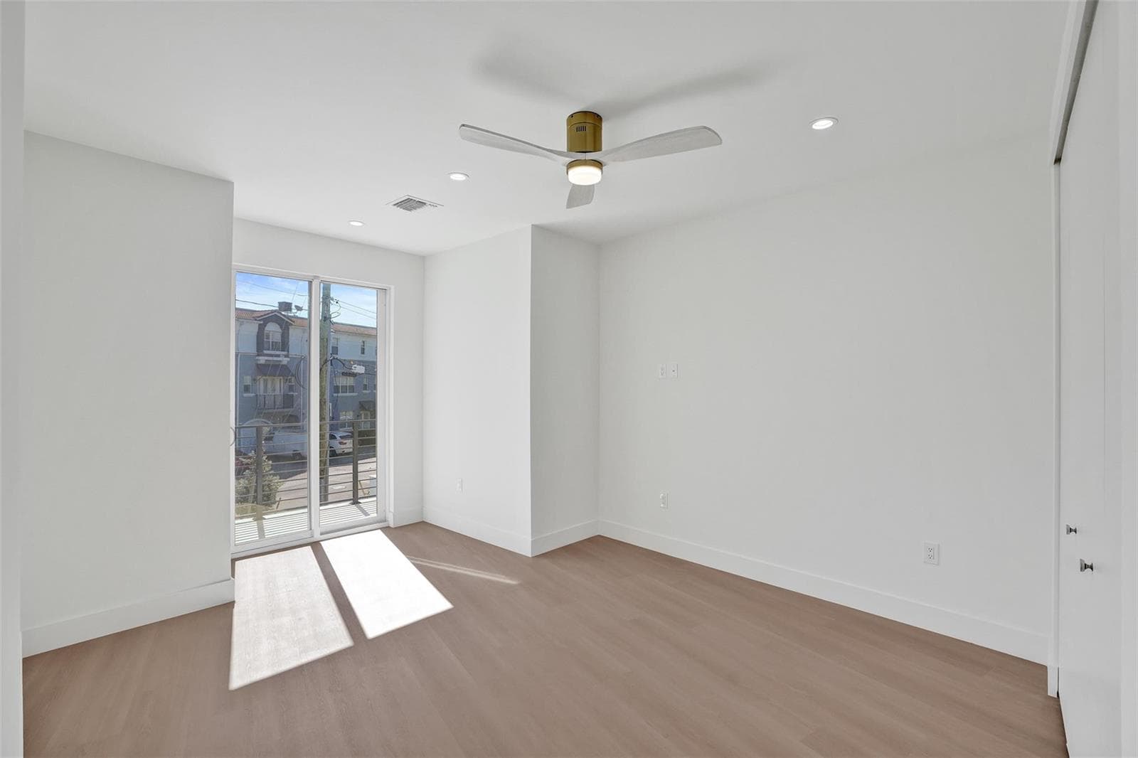 1133 NE 18th Court photo 15
