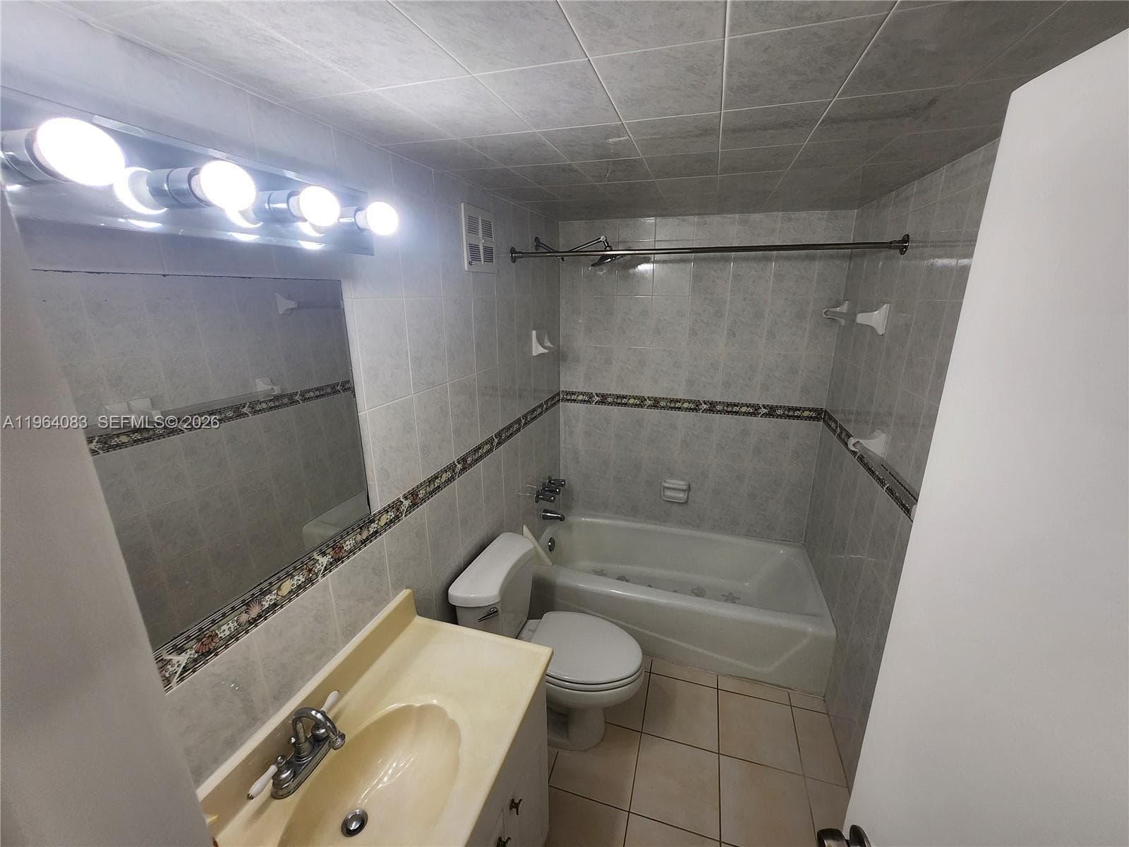 1913 S Ocean Dr 423 photo 16