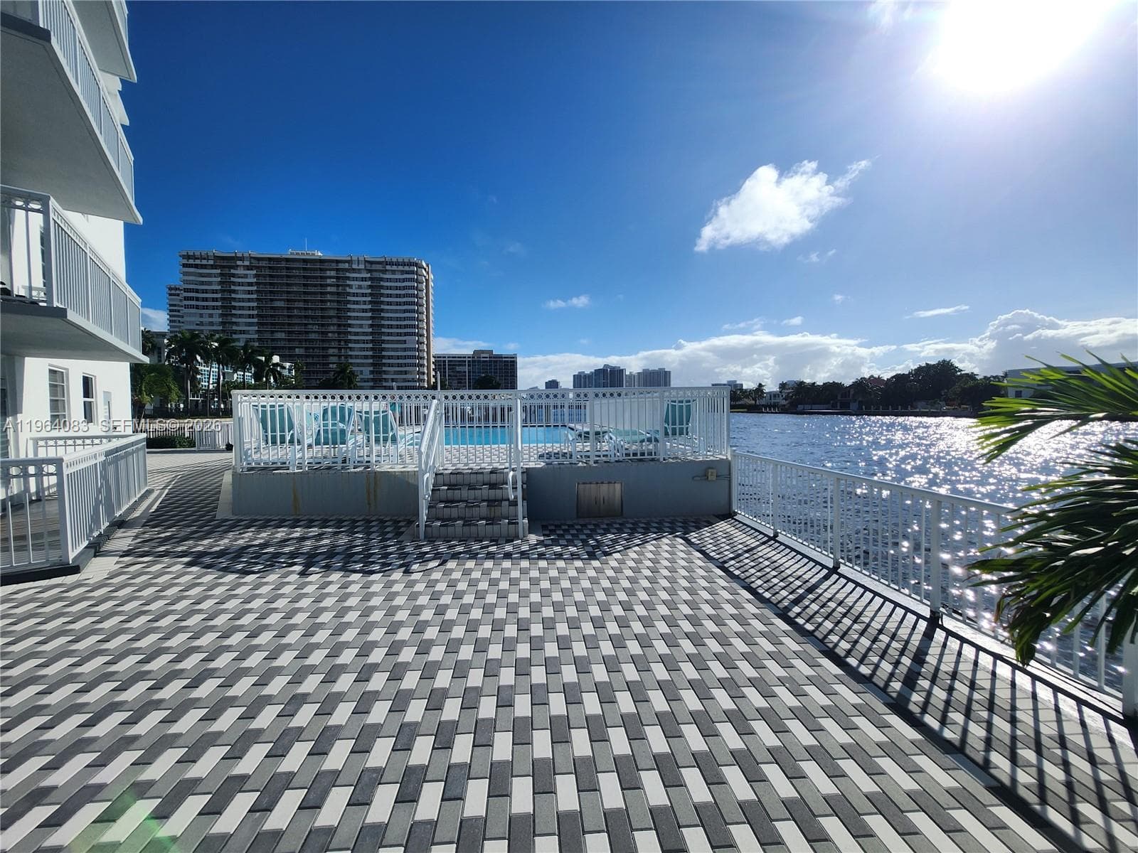 1913 S Ocean Dr 423 photo 12