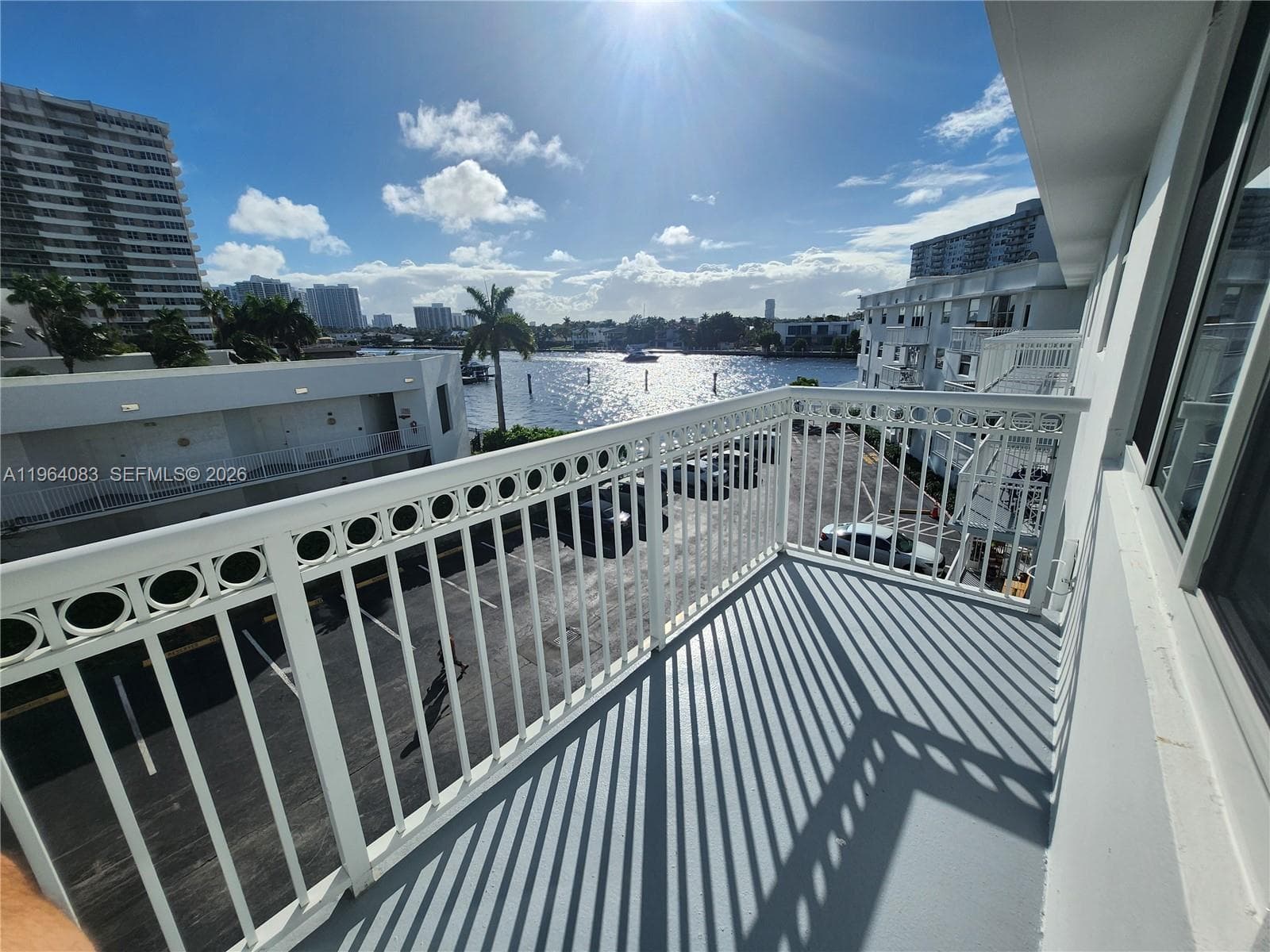 1913 S Ocean Dr 423 photo 1