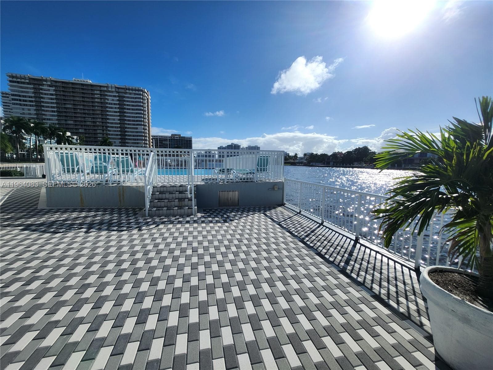 1913 S Ocean Dr 423 photo 14
