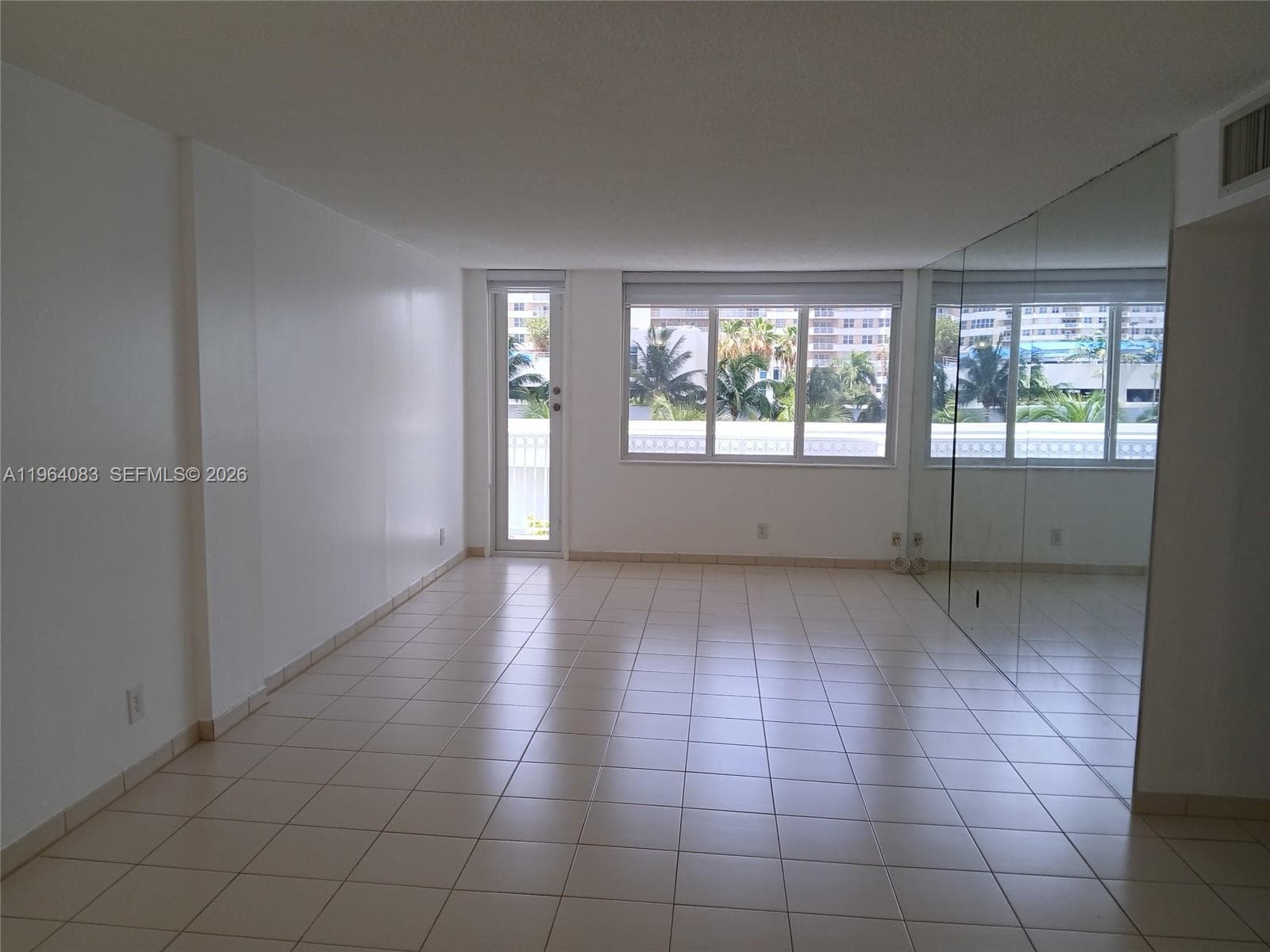 1913 S Ocean Dr 423 photo 4