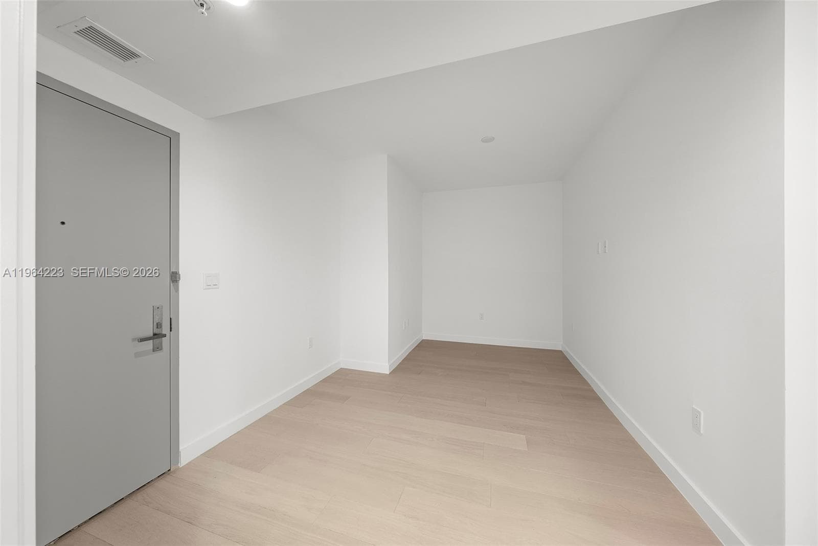 9201 E Bay Harbor Drive 502 photo 4