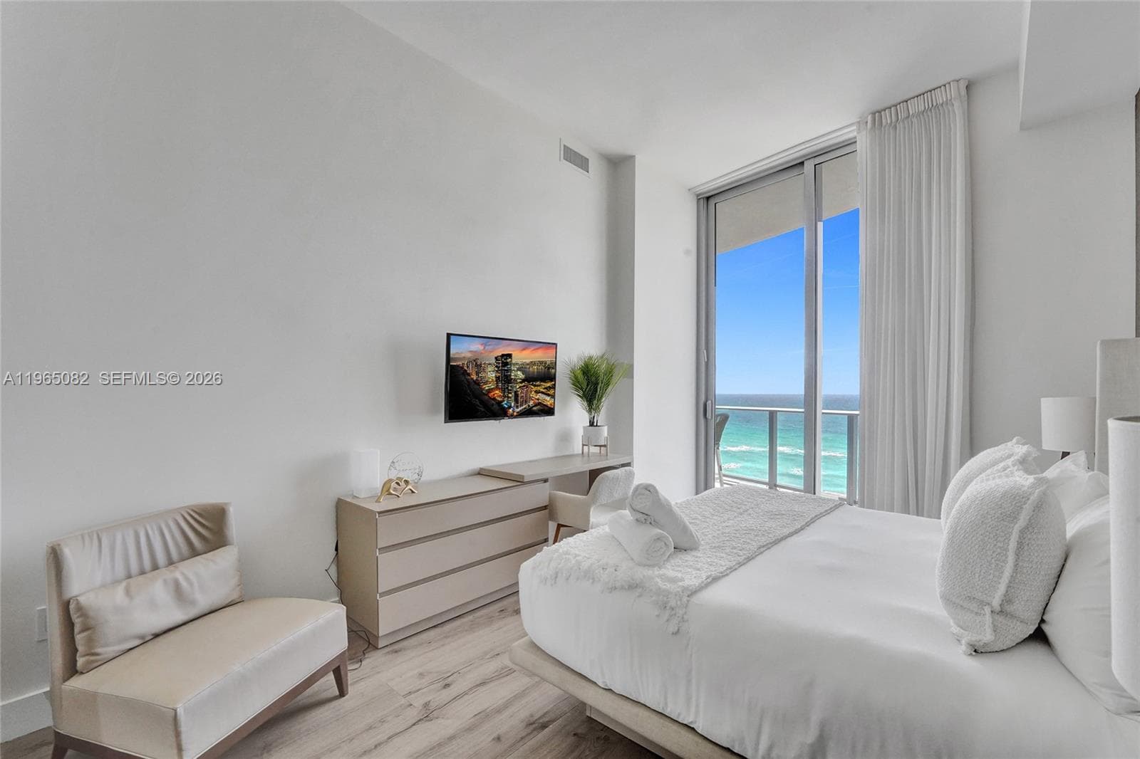 4111 S Ocean Dr 603 photo 4