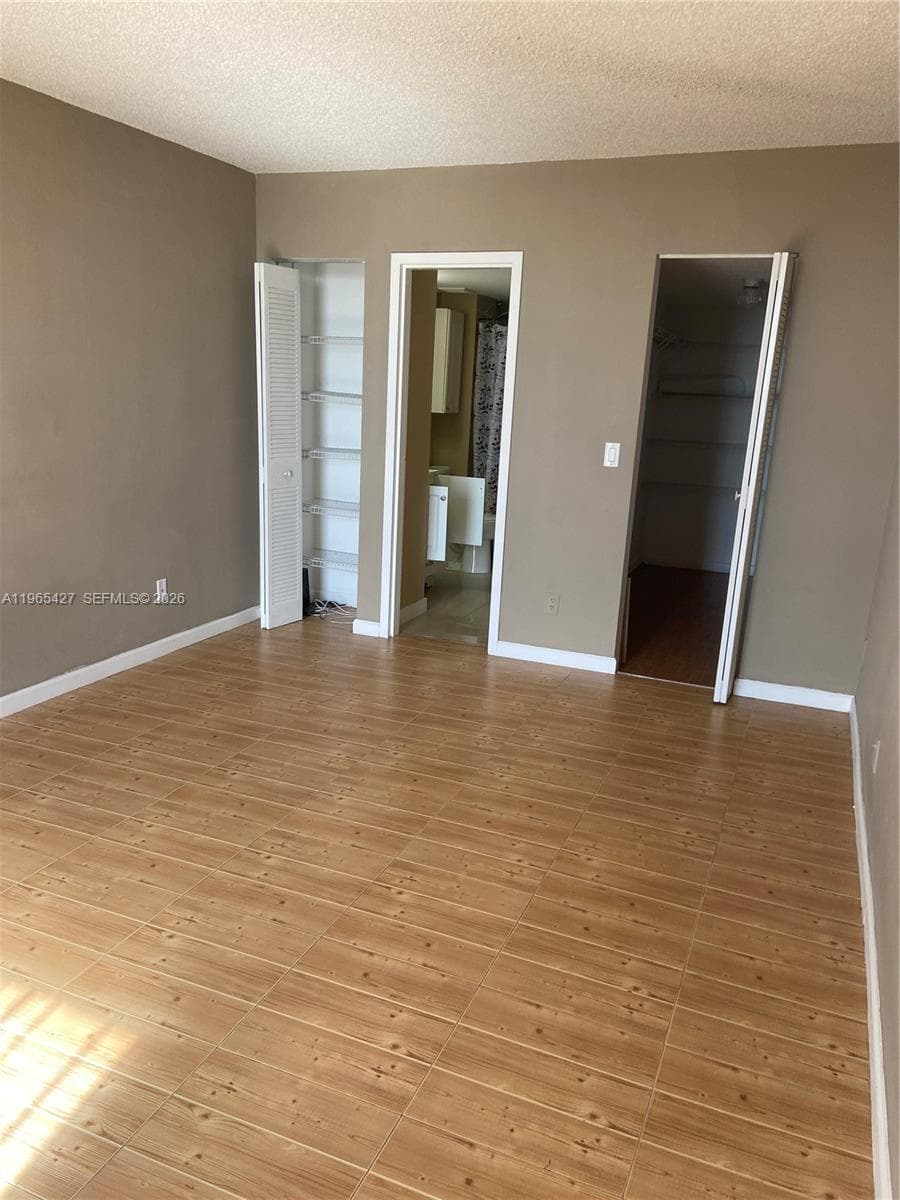 13499 Biscayne Blvd 1506 photo 2