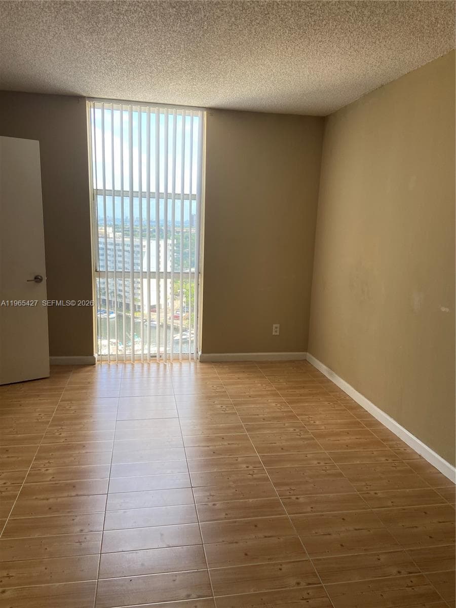 13499 Biscayne Blvd 1506 photo 12