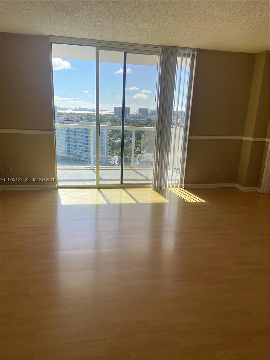 13499 Biscayne Blvd 1506 photo 7