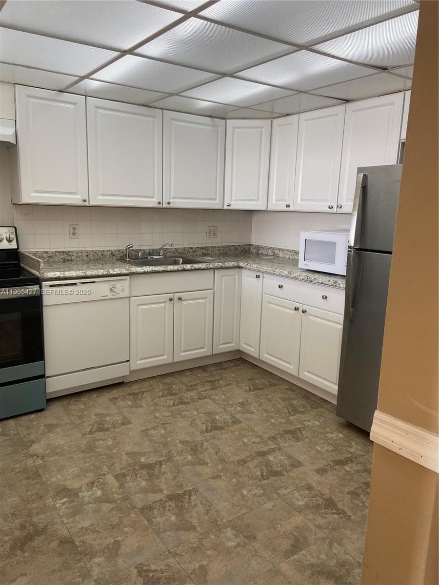 13499 Biscayne Blvd 1506 photo 1