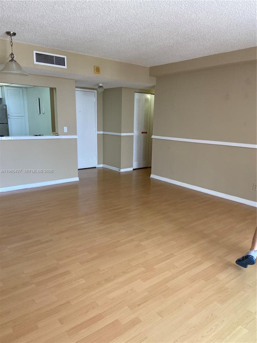 13499 Biscayne Blvd 1506 photo 9