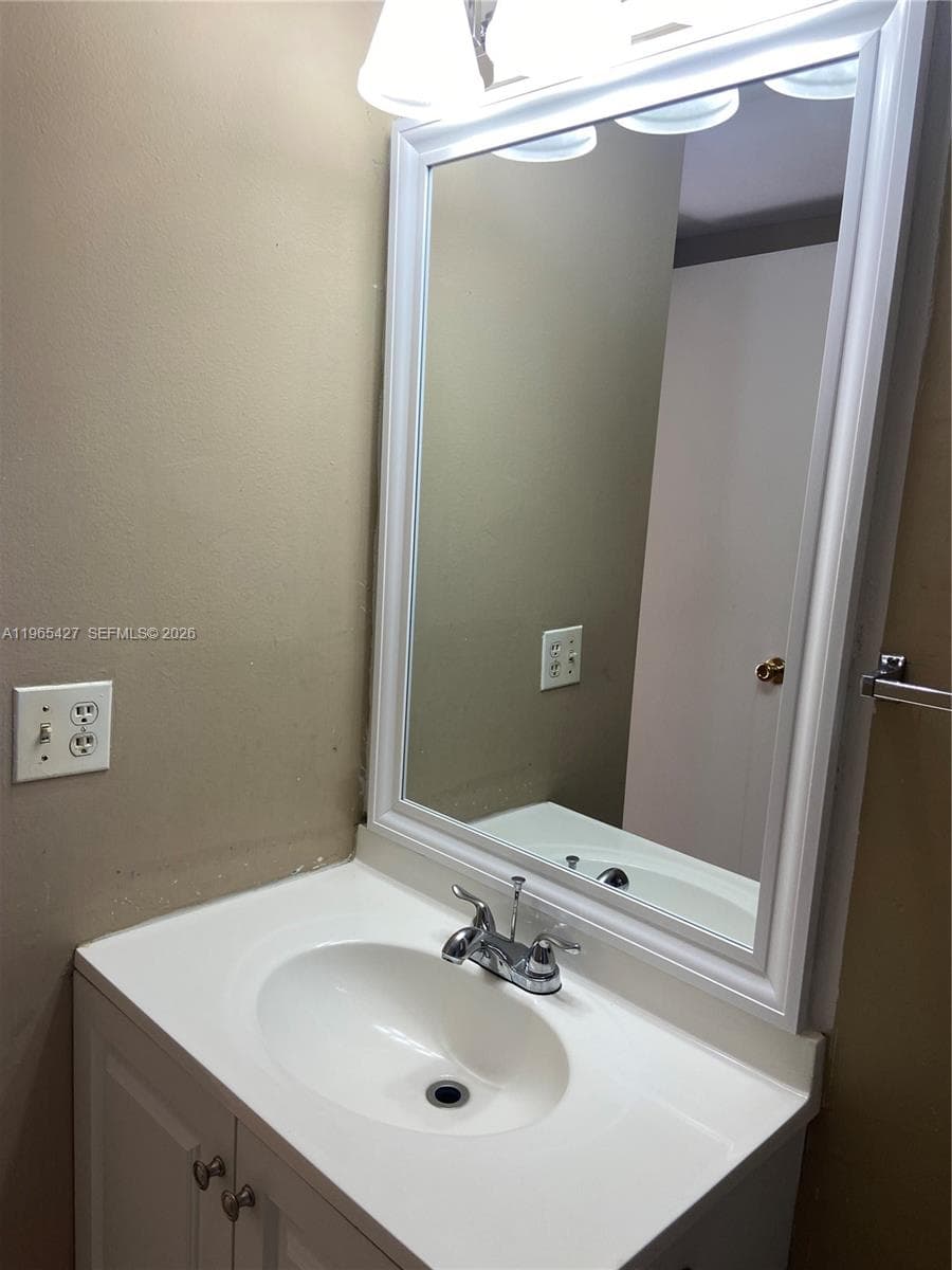 13499 Biscayne Blvd 1506 photo 4