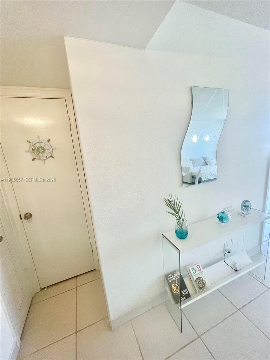1817 S Ocean Dr 219 photo 4