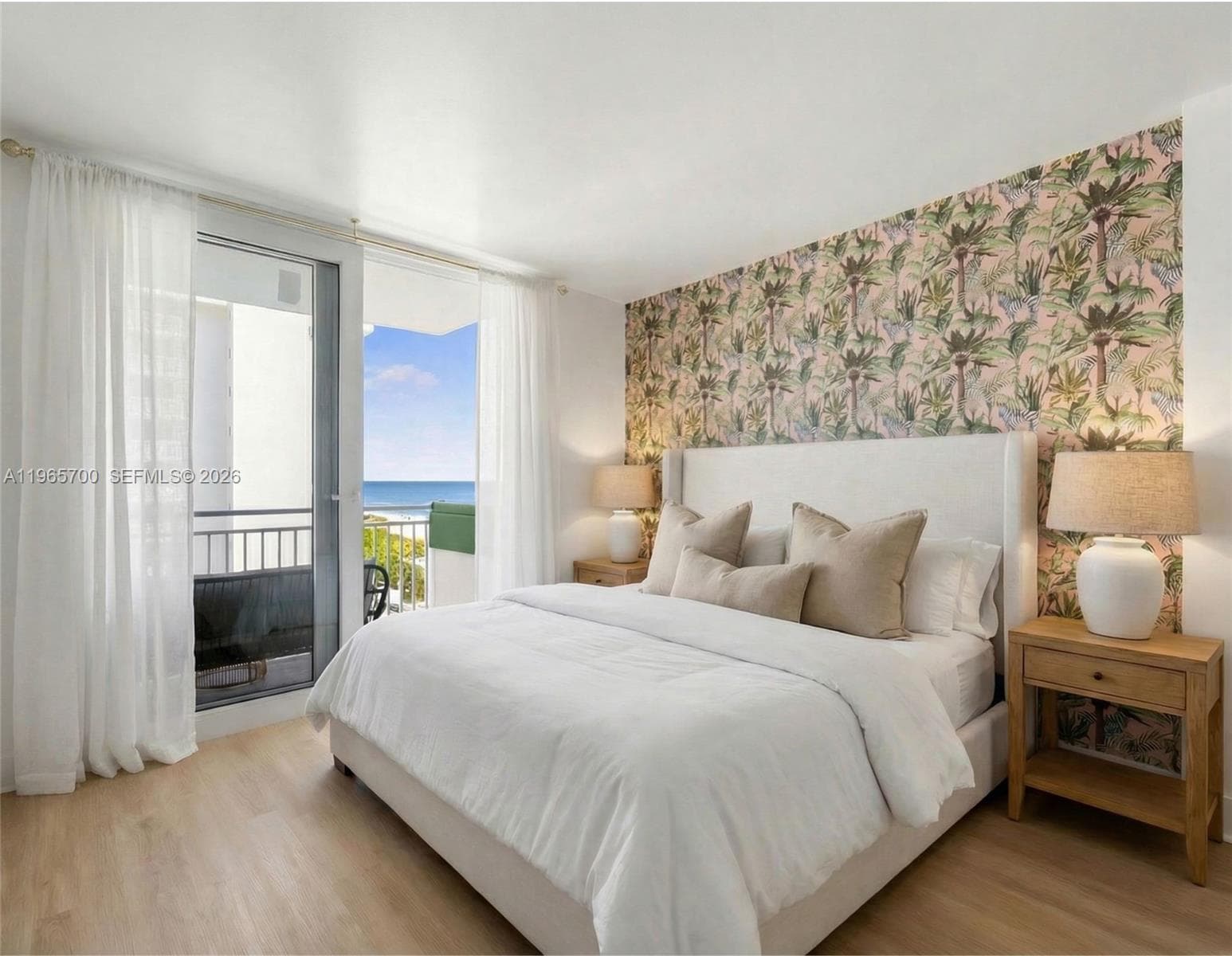 345 Ocean Dr 718 photo 2