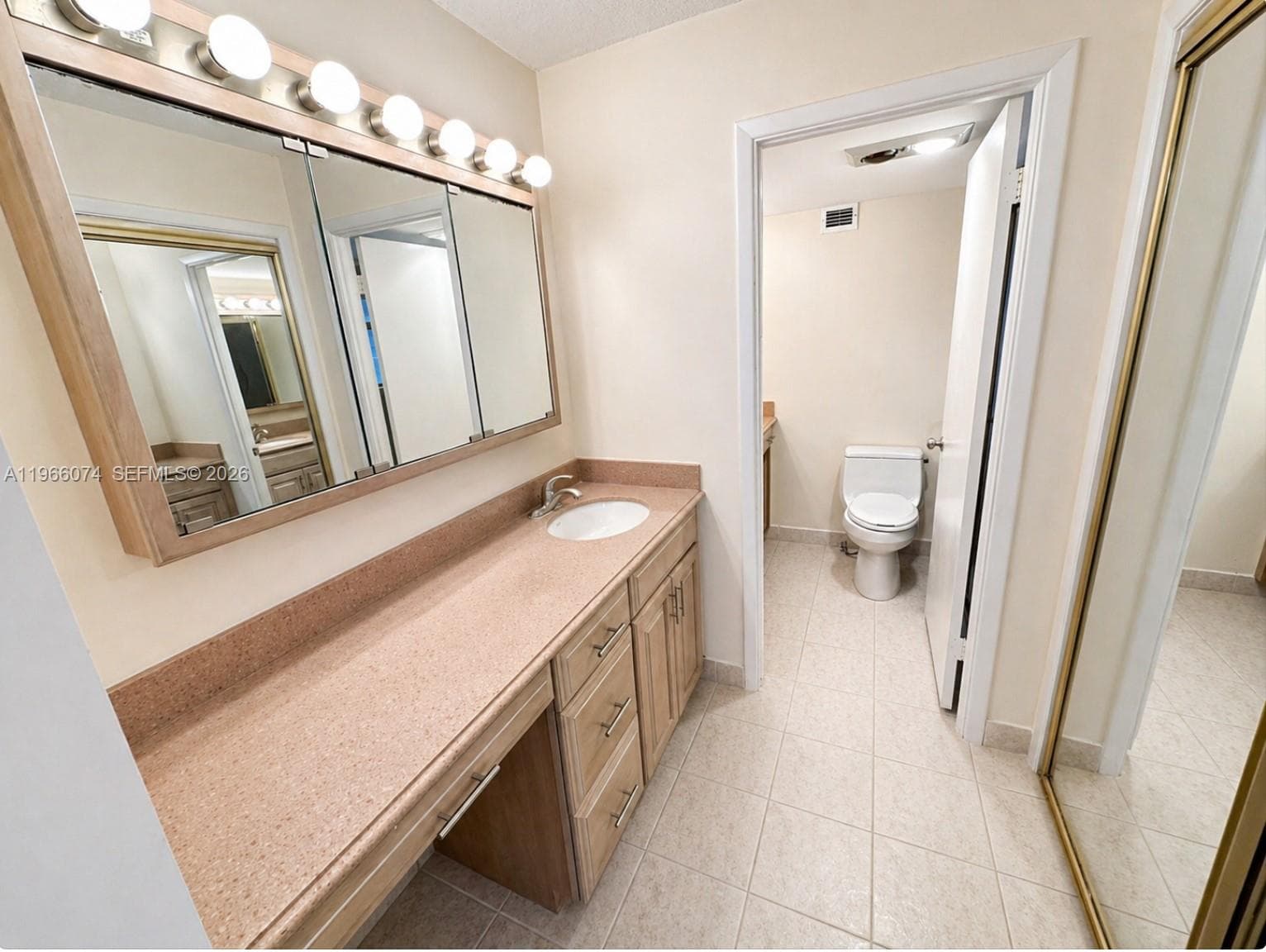 6039 Collins Ave 1625 photo 12