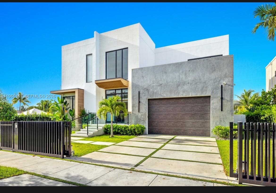 2050 S Hibiscus Dr photo 2