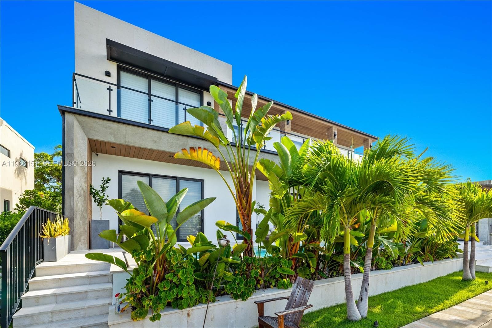 2050 S Hibiscus Dr photo 3