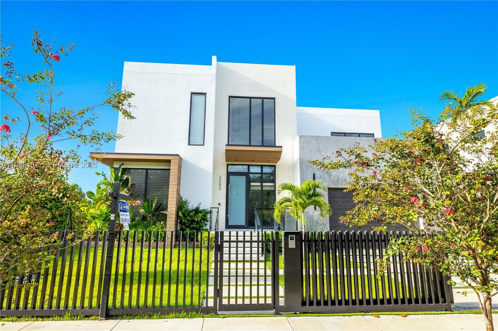 2050 S Hibiscus Dr photo 1