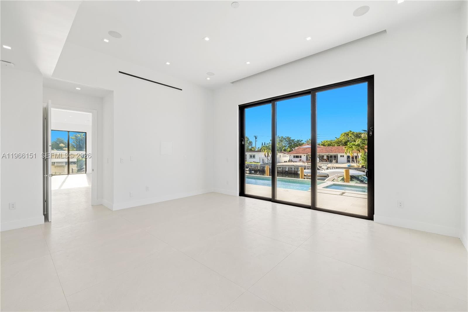 2050 S Hibiscus Dr photo 8