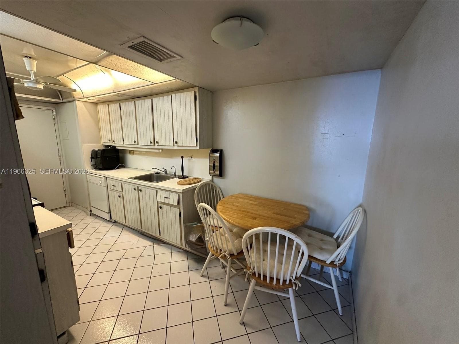 6039 Collins Ave 1517 photo 17