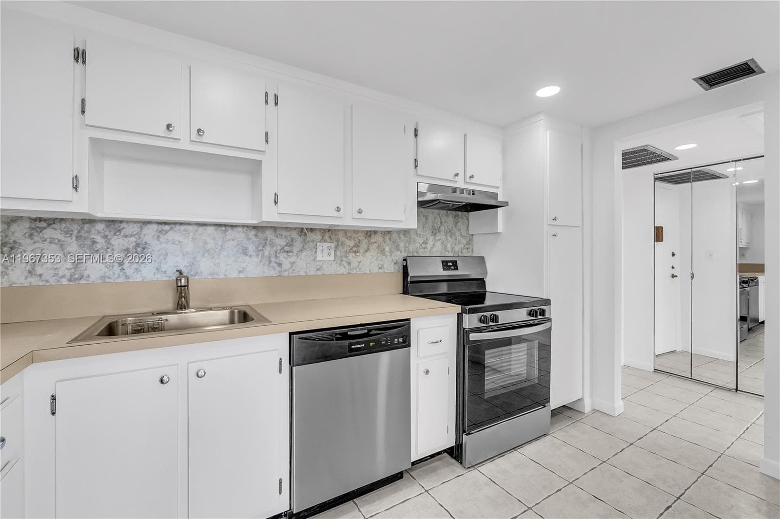 2781 Taft St 303 photo 3