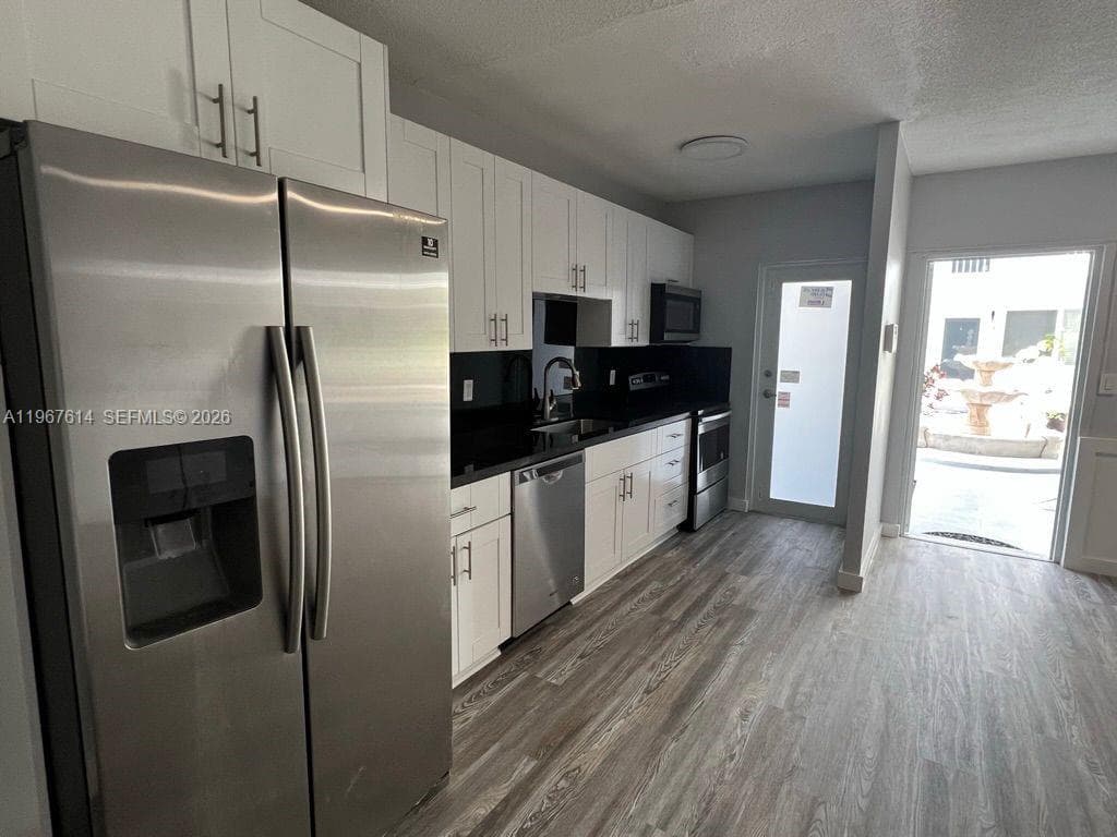 2430 NE 135th St 105 photo 4