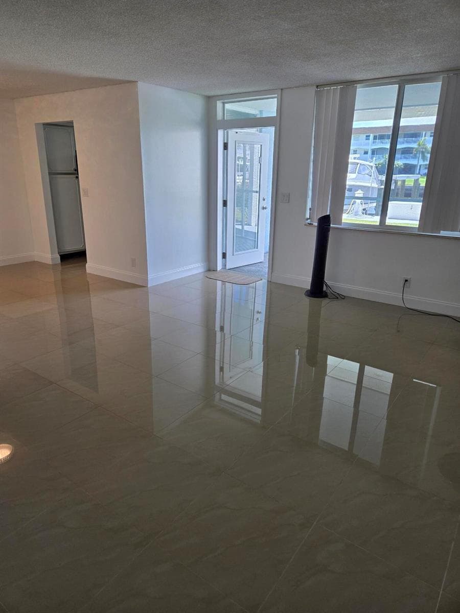 104 Paradise Harbour Boulevard 114 photo 20