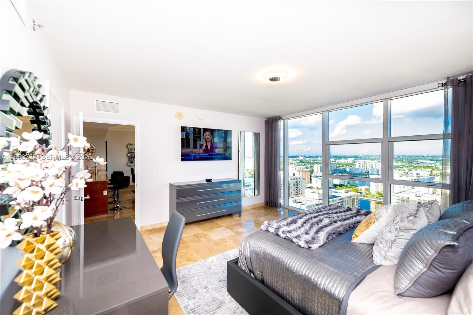 1830 S Ocean Dr 2907 photo 1