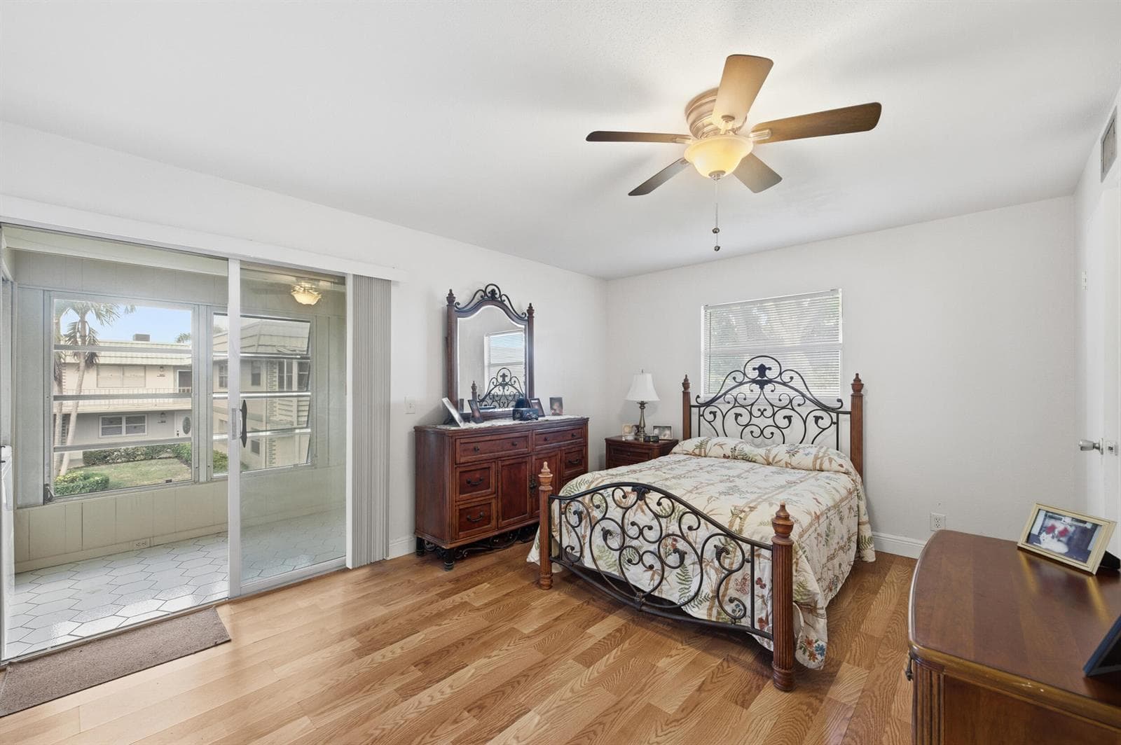 142 Monaco C photo 16
