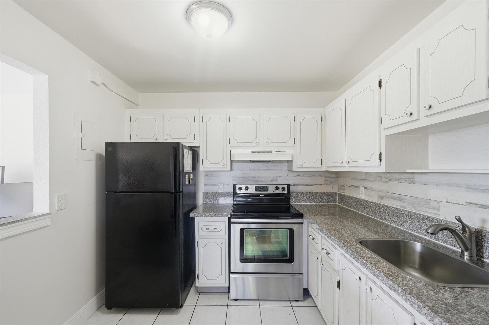 142 Monaco C photo 9