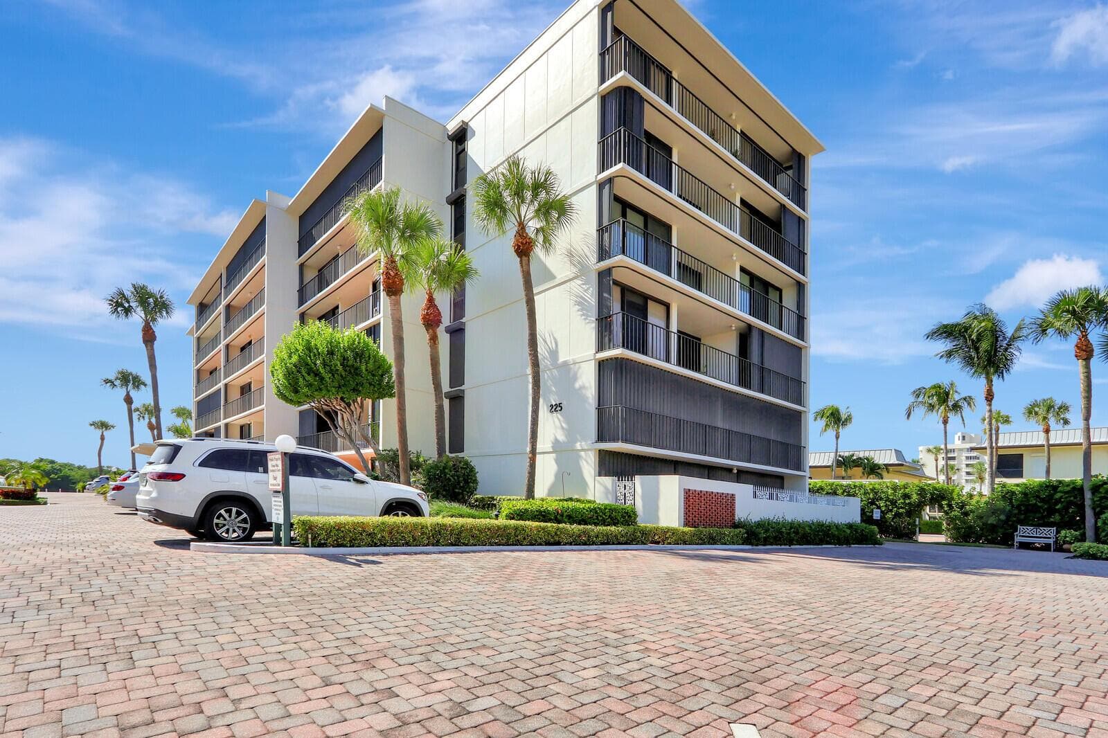 225 Beach Road 204 photo 2