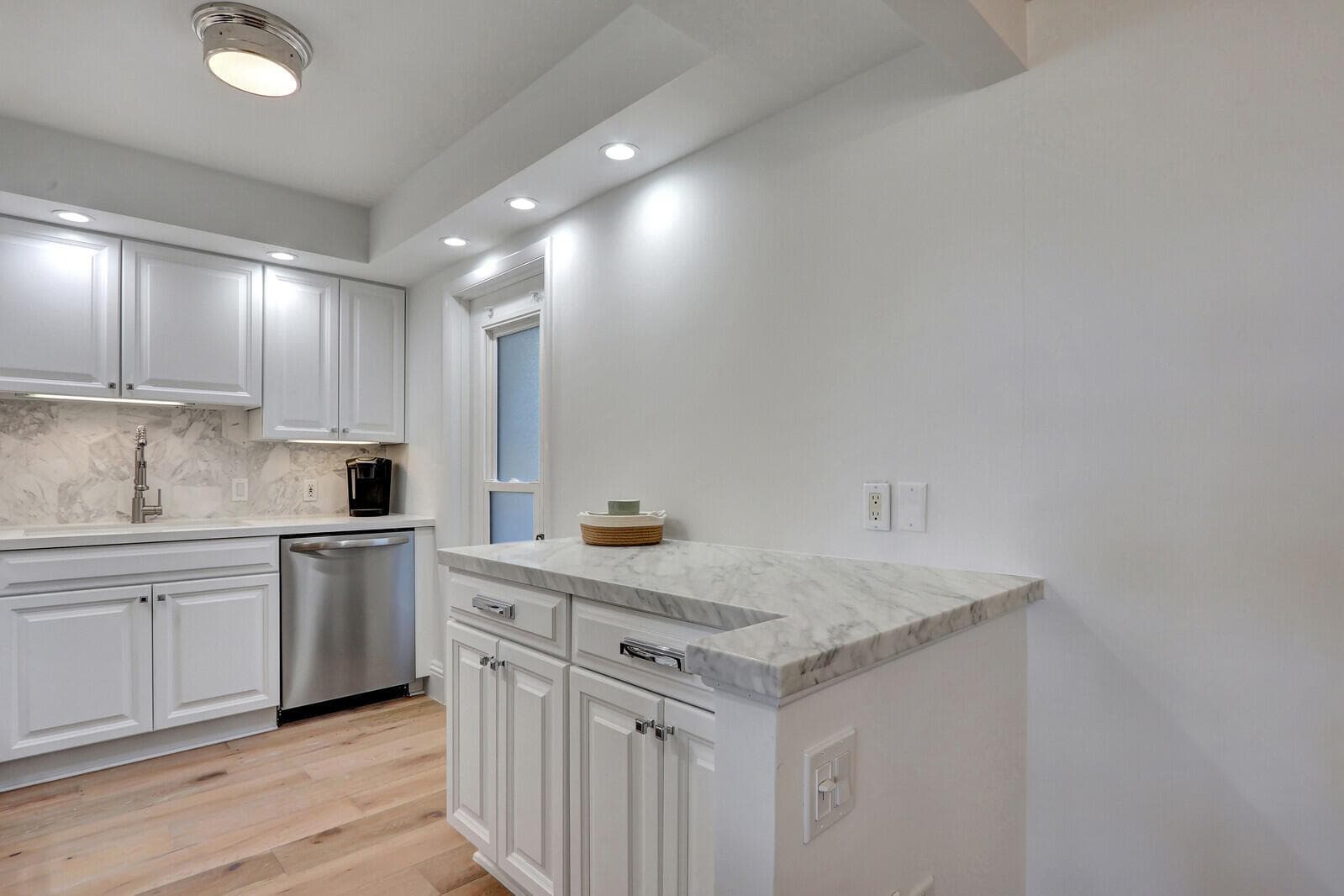 225 Beach Road 204 photo 13