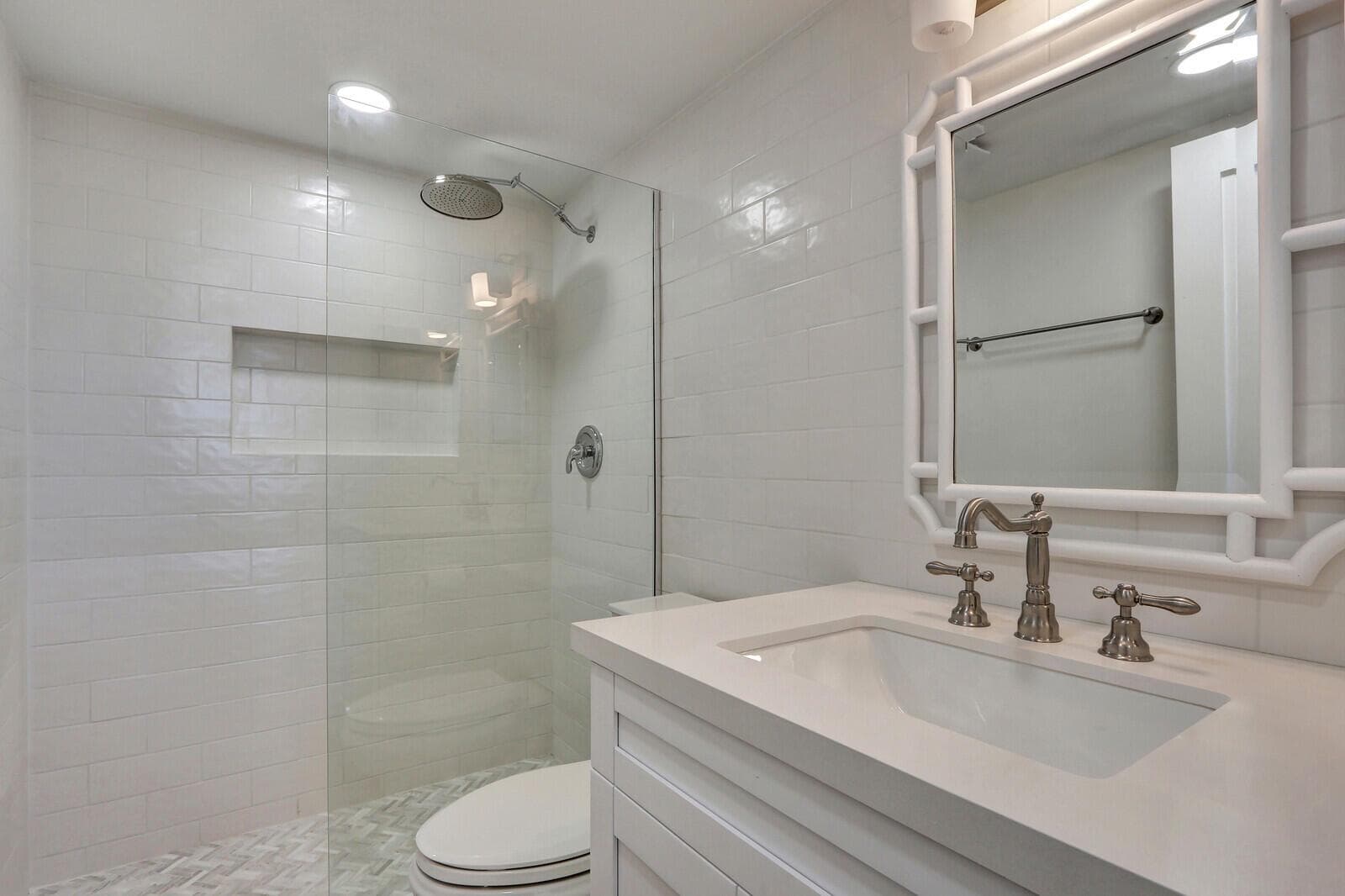 225 Beach Road 204 photo 19