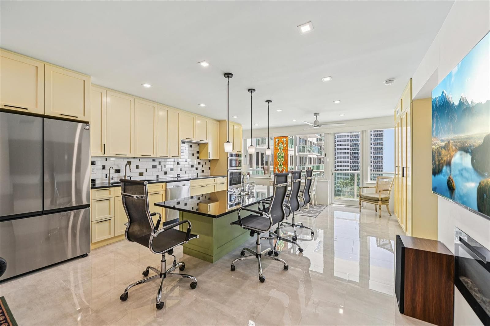 3233 NE 34th Street 812a photo 1