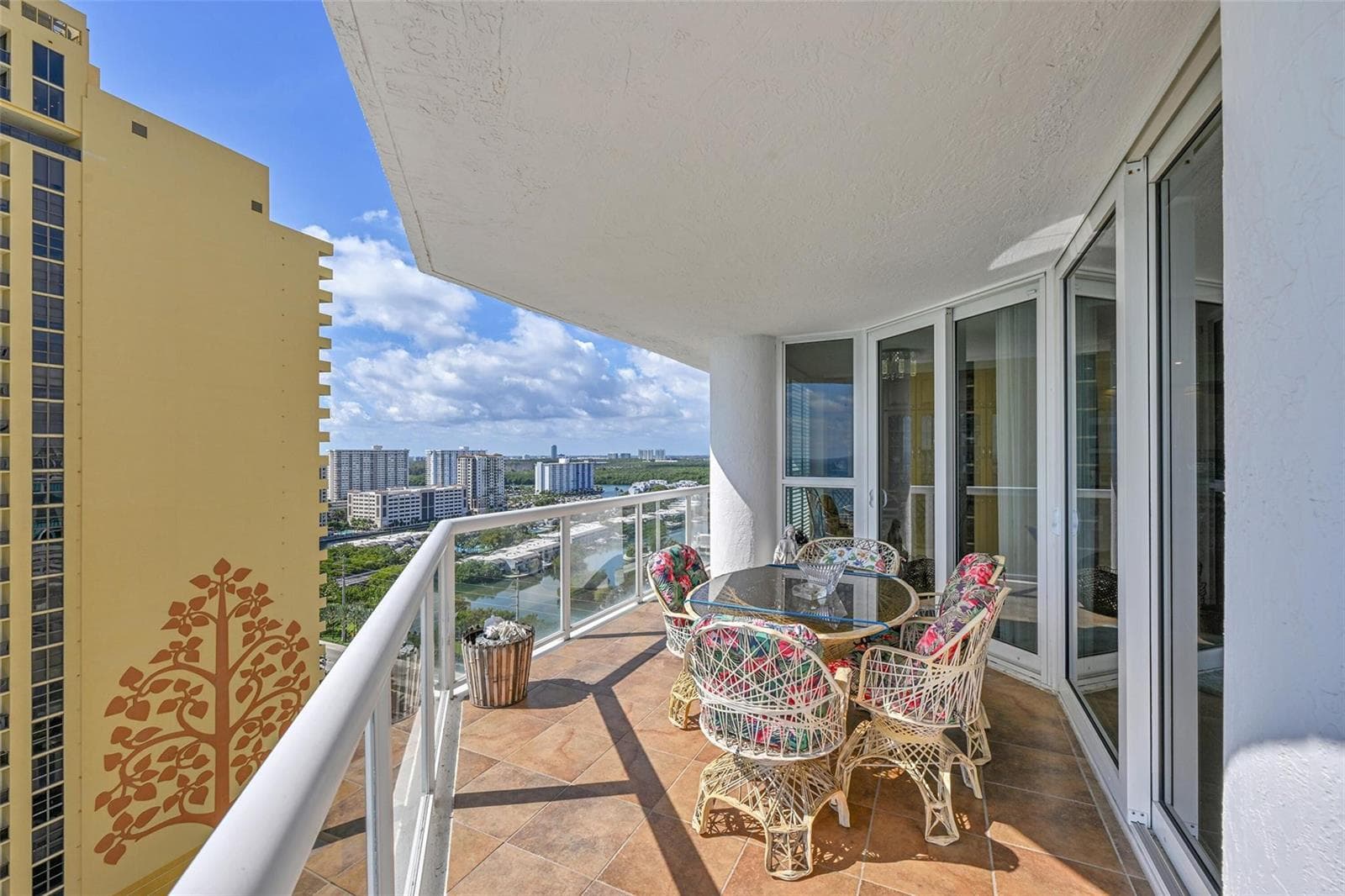 16425 Collins Avenue 2011 photo 4