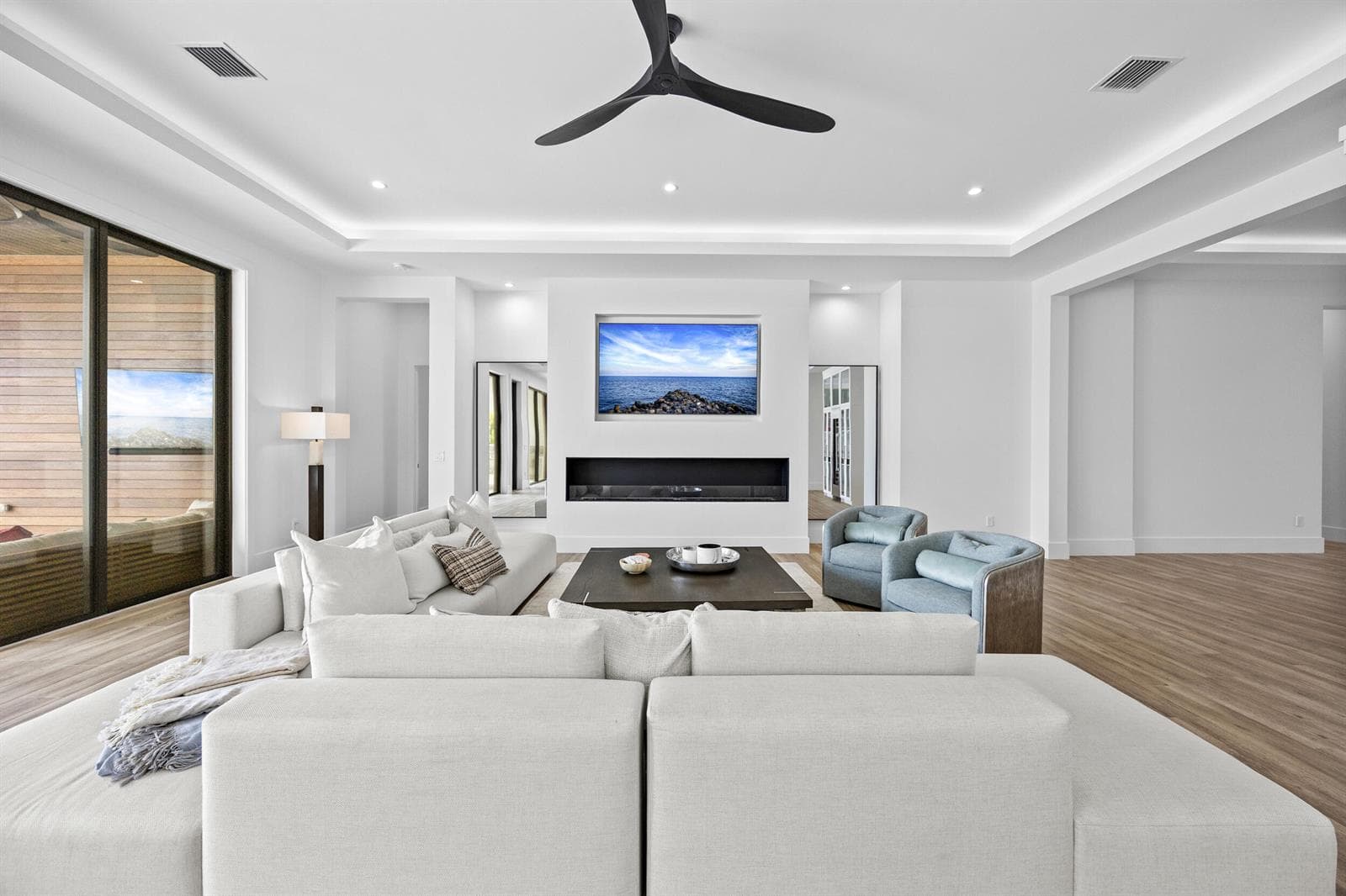 736 Lagoon Drive photo 9