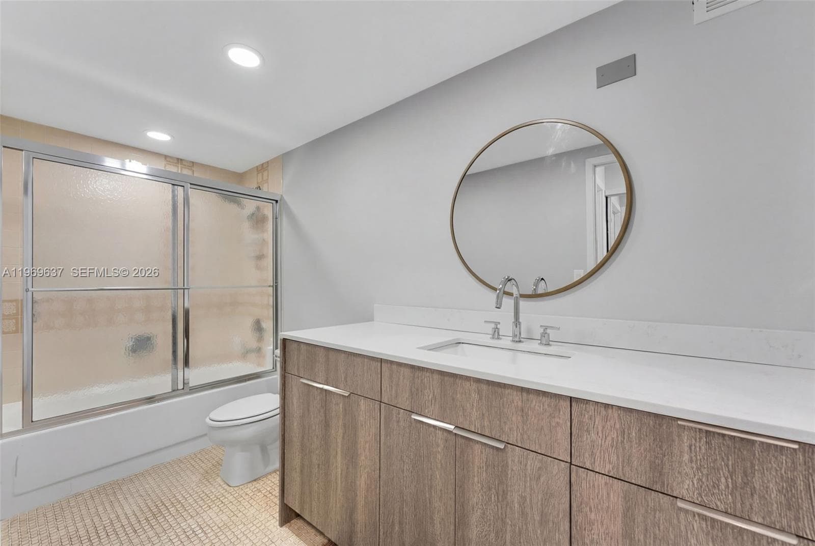 2500 PARKVIEW DR 2407 photo 13