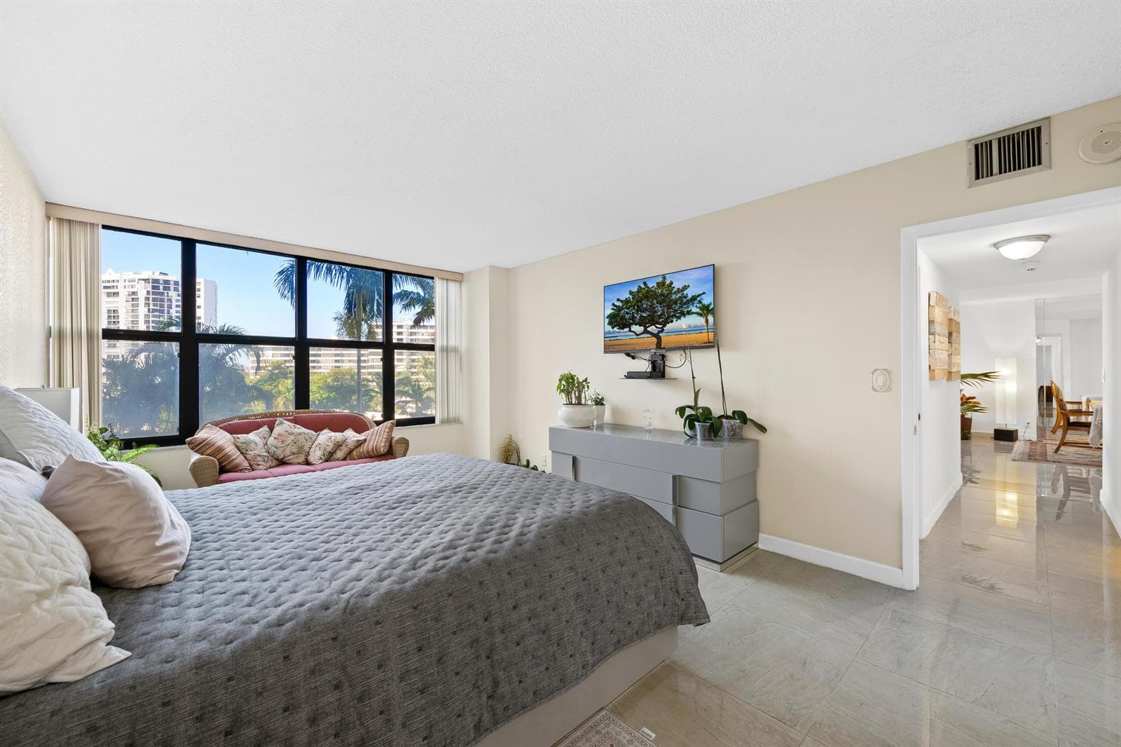 2500 Parkview Drive 615 photo 18