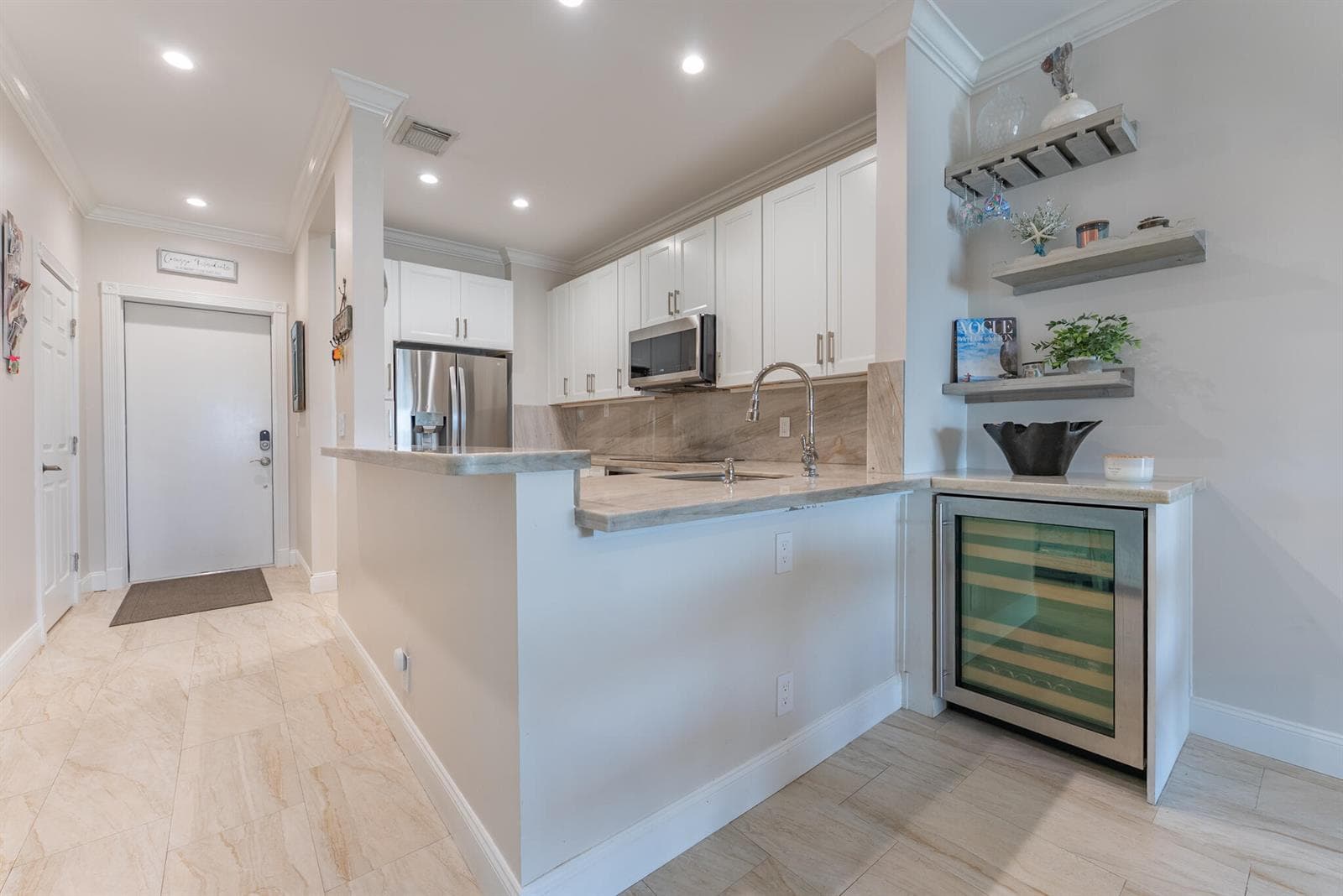 318 N Lake Drive photo 12