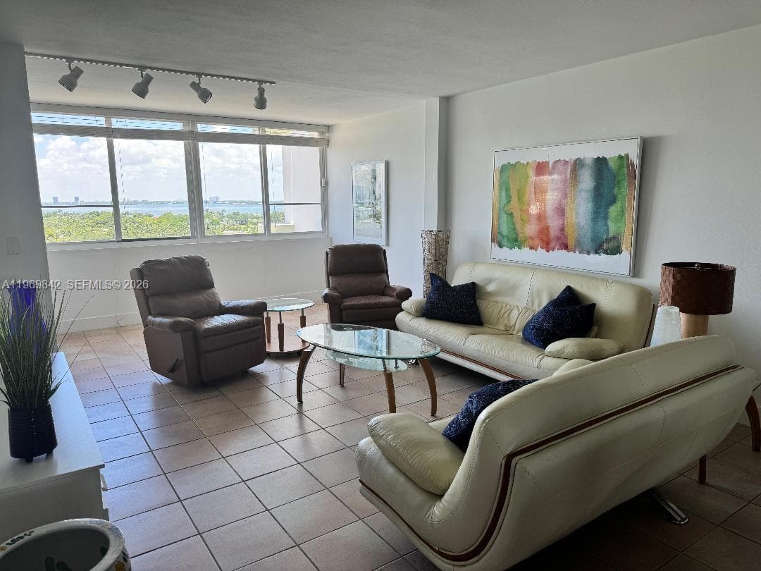 5005 Collins Ave 1404 photo 2